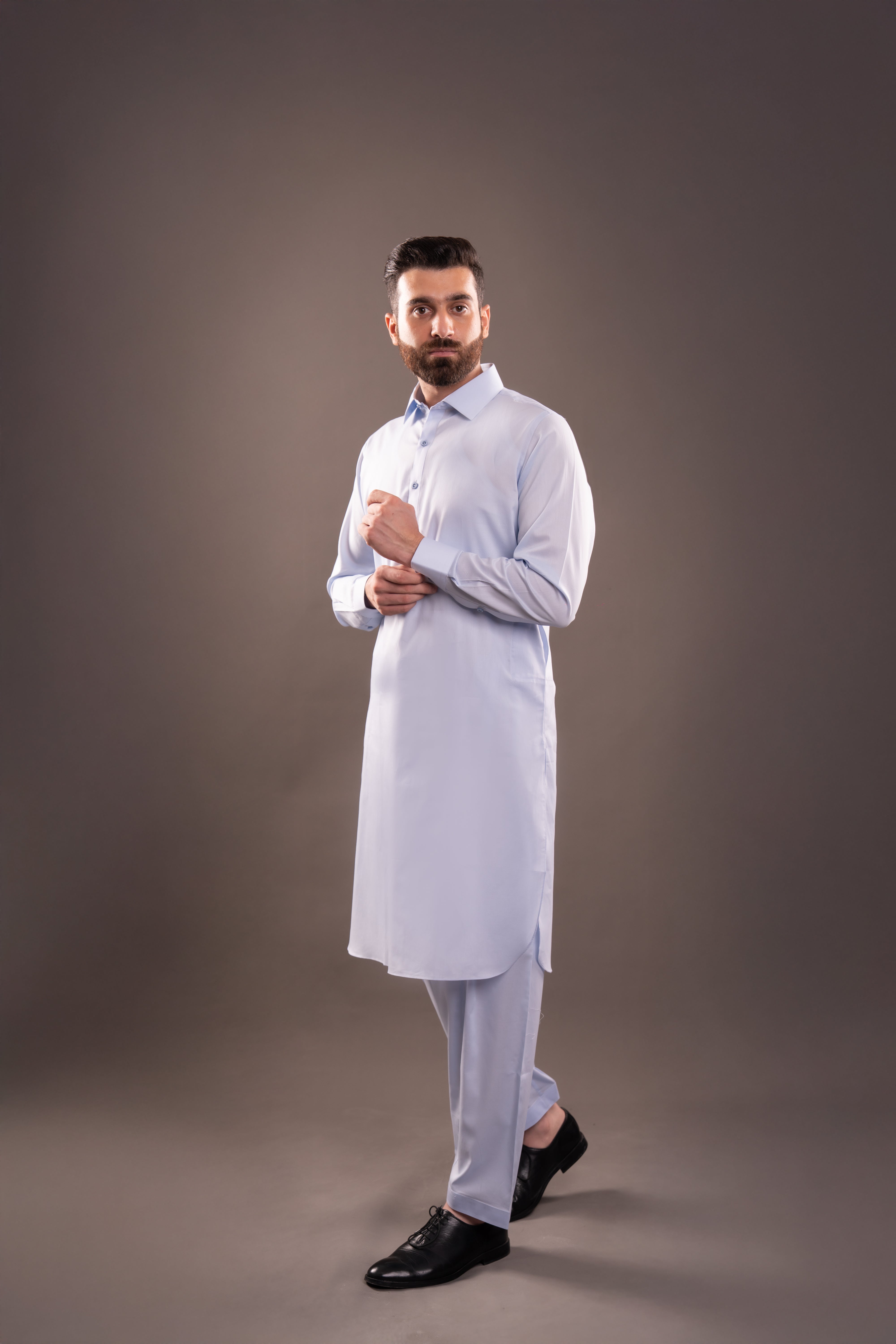 GRACEFUL DESIGN WITH BUTTONED NECKLINE