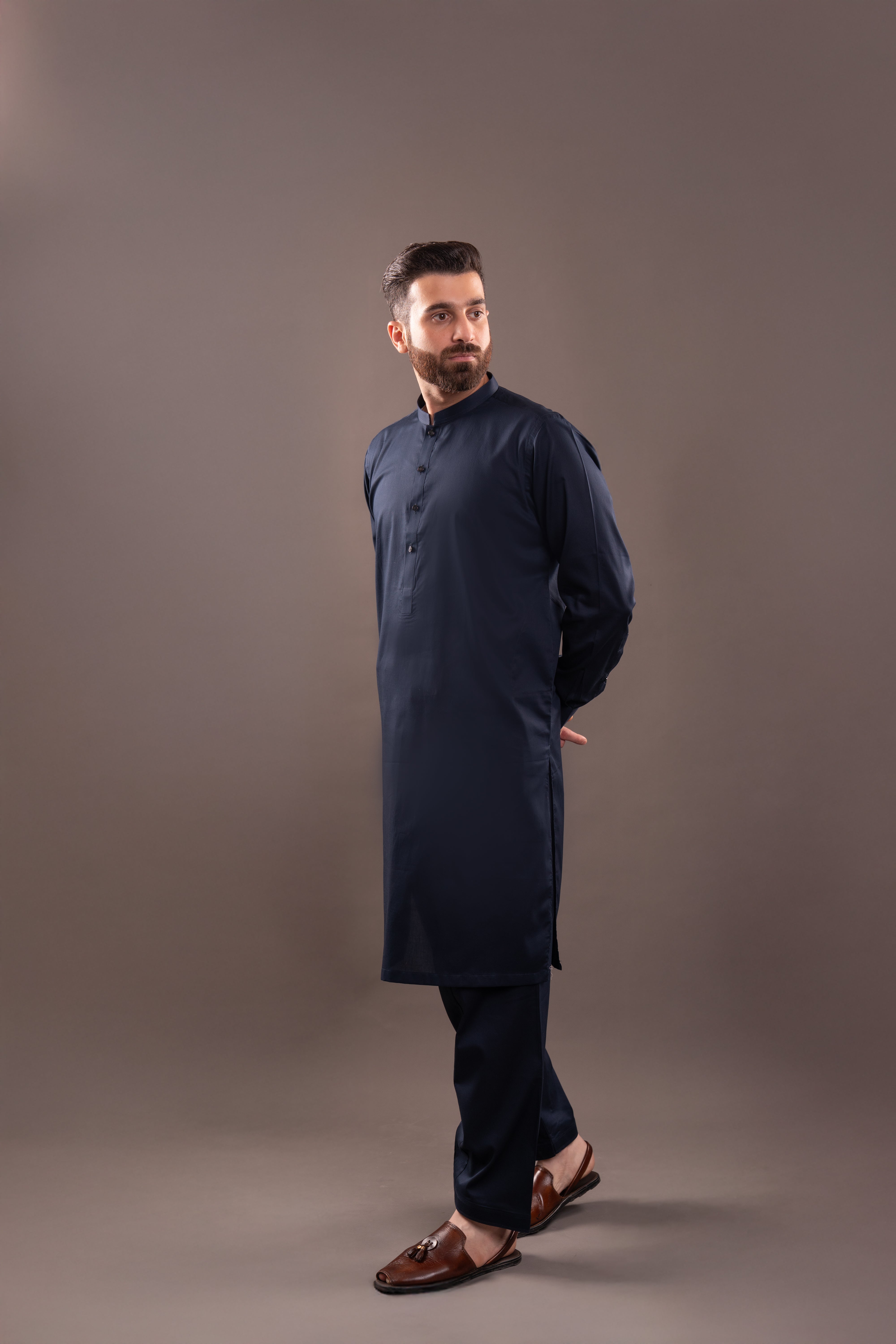 SOPHISTICATED LOOK WITH BANNED NECKLINE