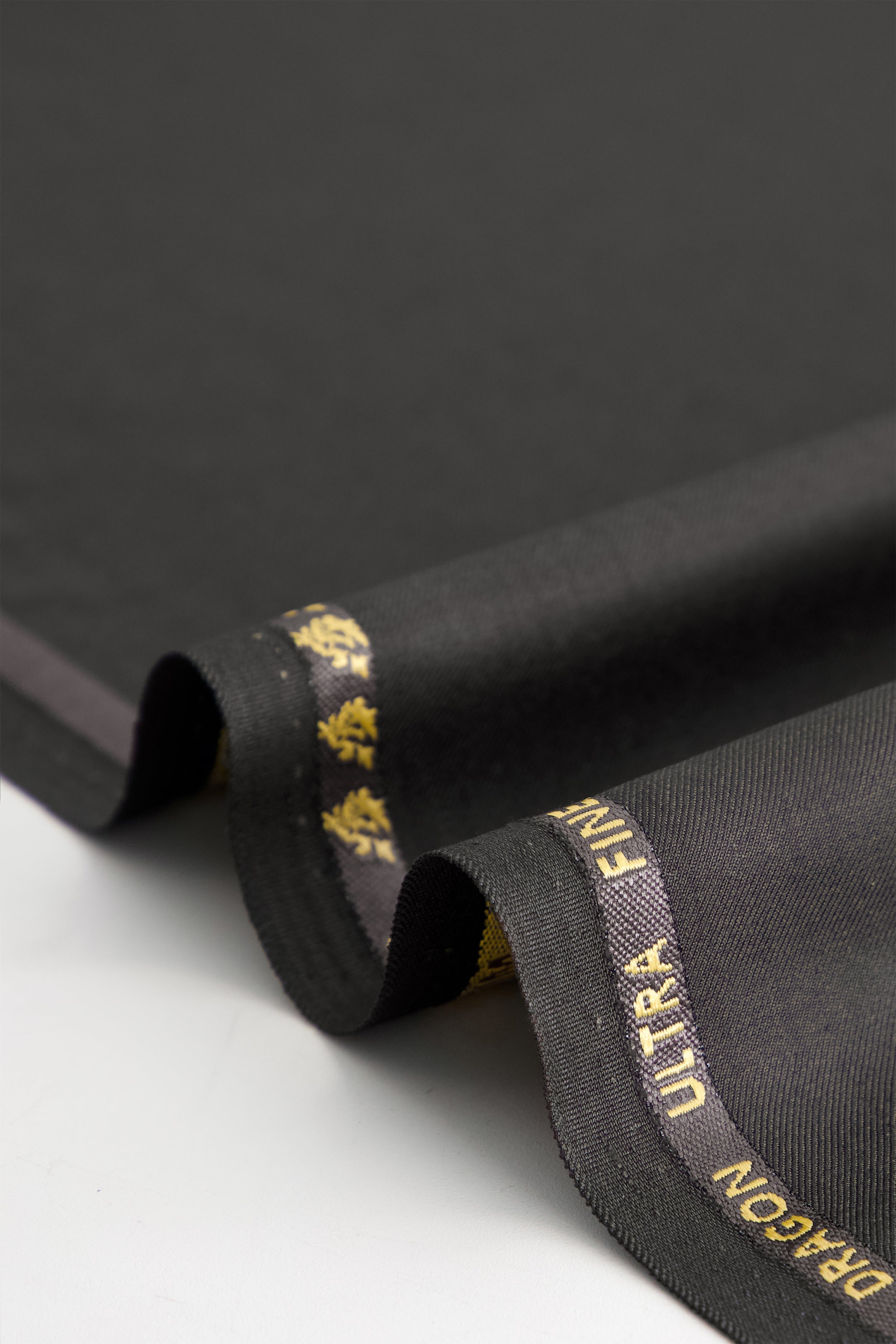 CARBON DIAGONAL FABRIC(4.5MTR)